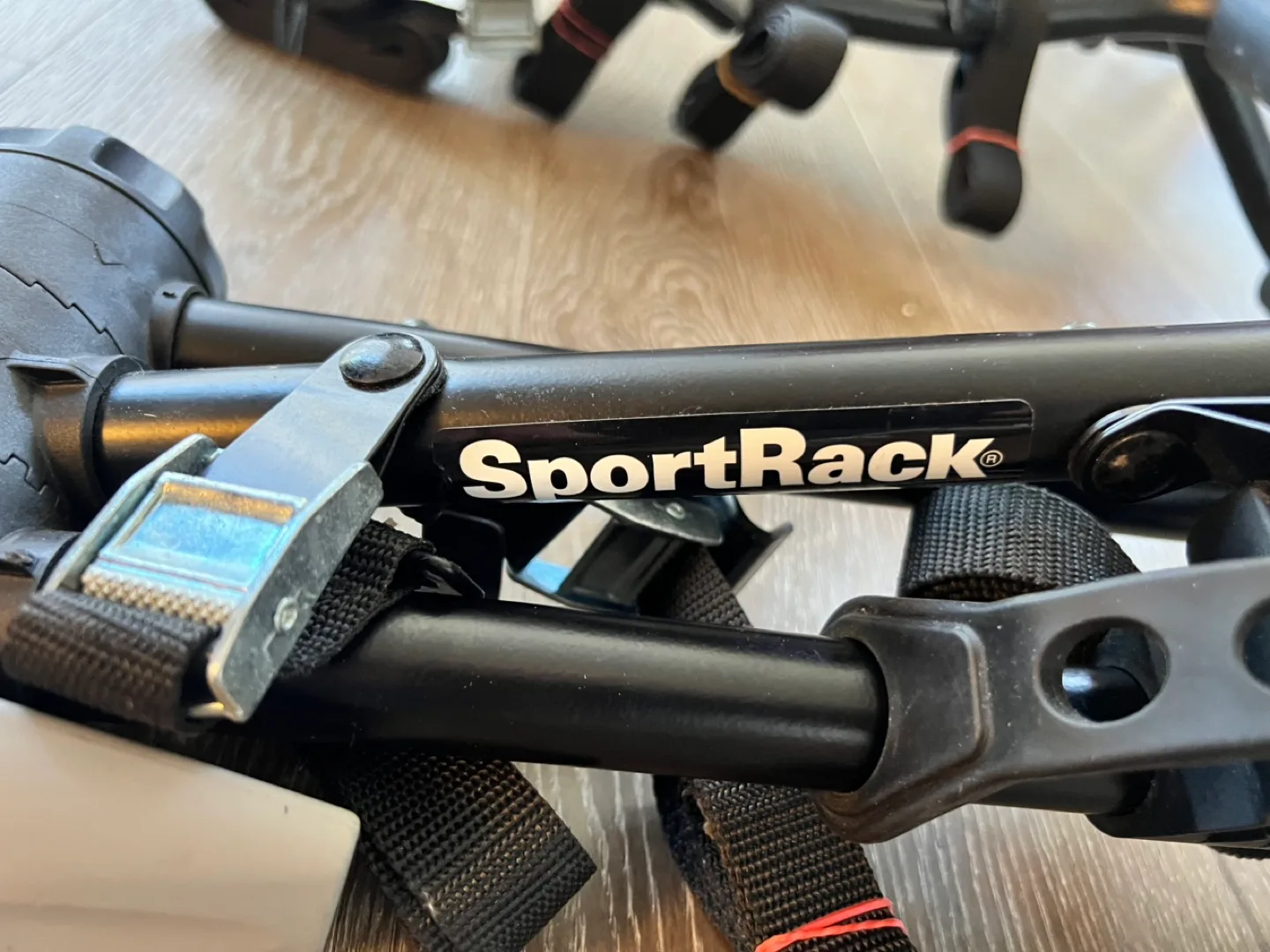 Sports Rack 3-bike trunk/hatch mount bike rack image indicator(2)