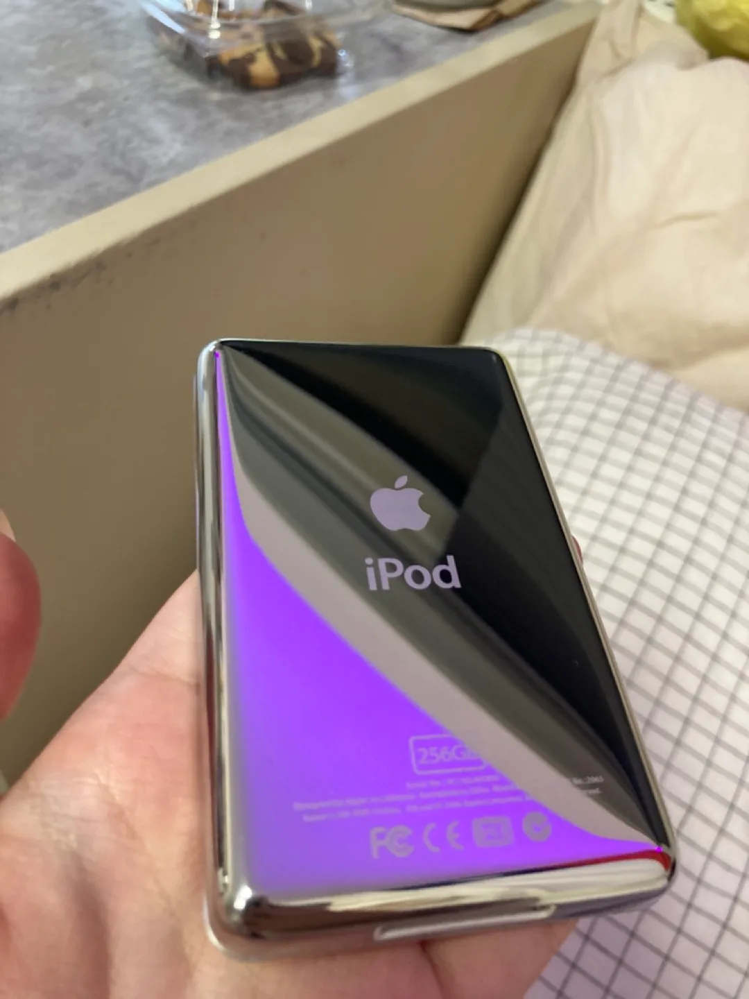 Apple iPod Classic 256GB with Case image indicator(5)