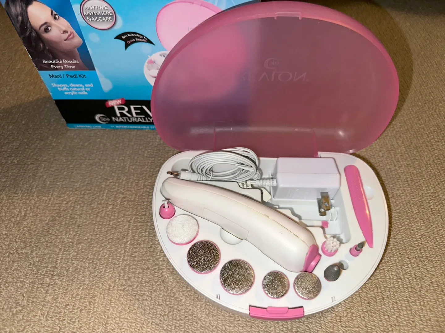 Revlon Naturally Chic Mani/Pedi Kit image indicator(2)