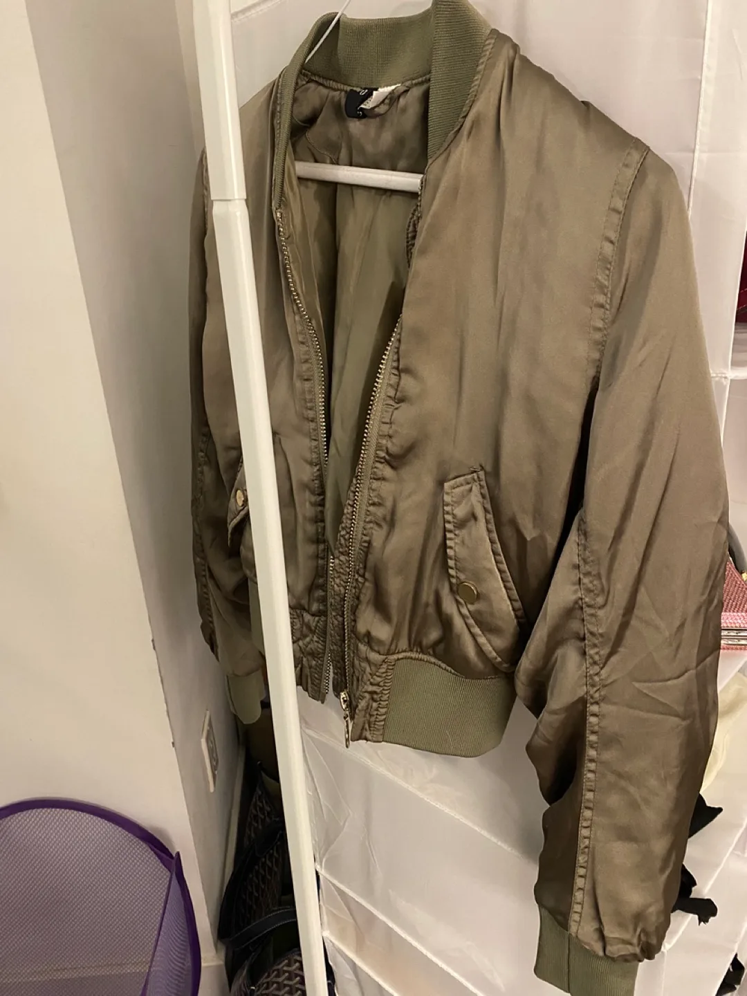 H&M Olive Green Satin Cropped Bomber Jacket image indicator(2)