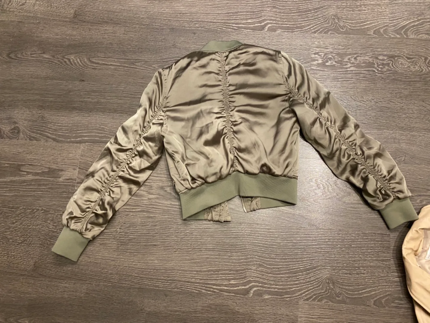 H&M Olive Green Satin Cropped Bomber Jacket image indicator(5)