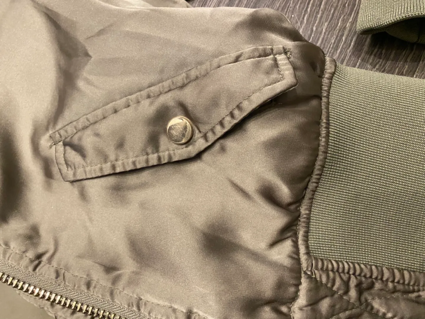H&M Olive Green Satin Cropped Bomber Jacket image indicator(7)