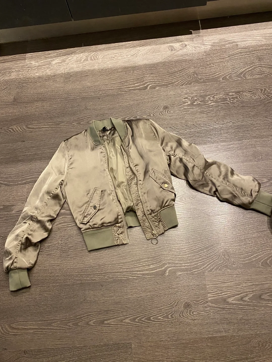 H&M Olive Green Satin Cropped Bomber Jacket image indicator(10)