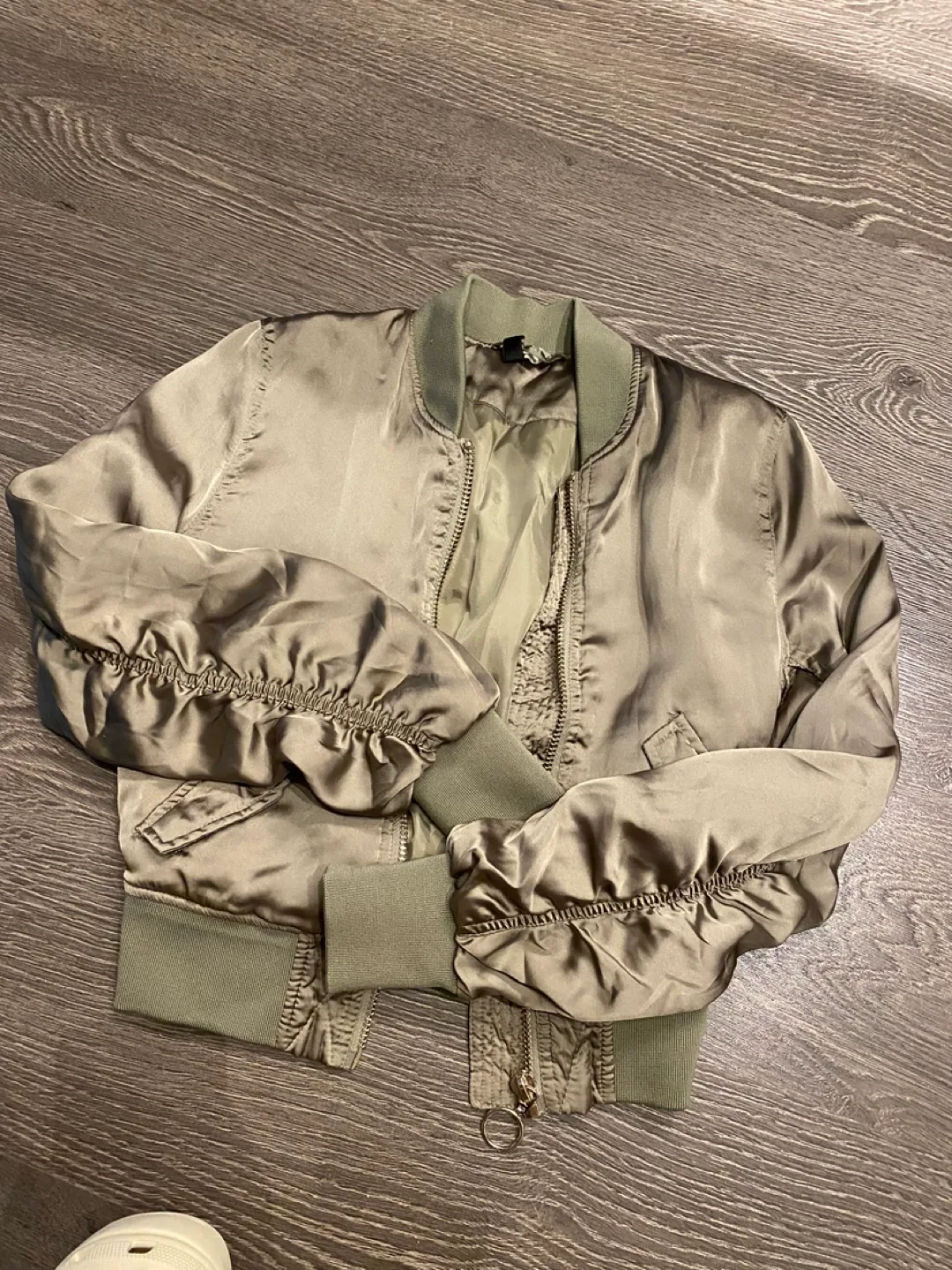 H&M Olive Green Satin Cropped Bomber Jacket image indicator(9)