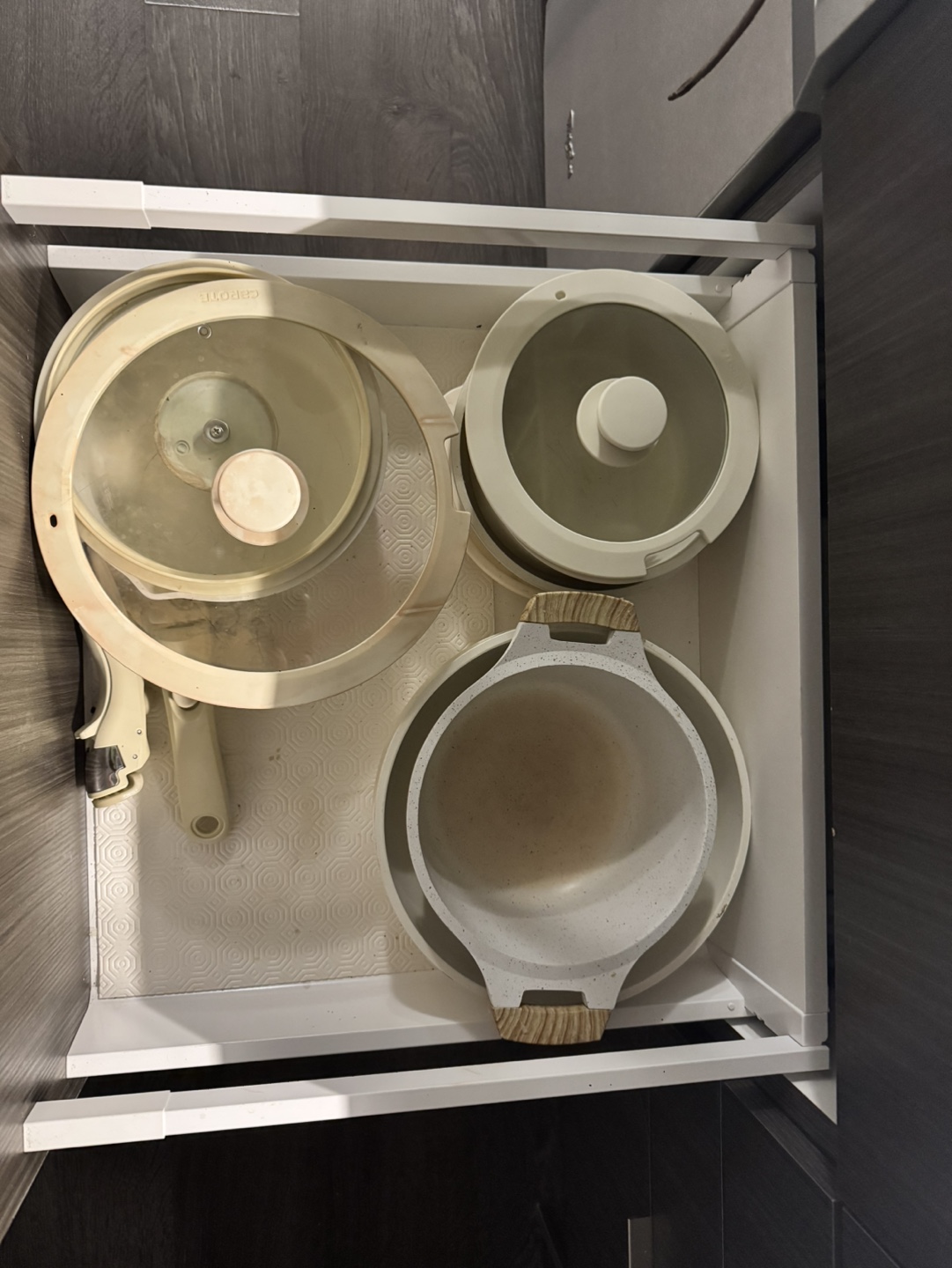 Cookware Set - 7 Pots / Pans and 3 lids - Cream and Wood Tone - photo 4