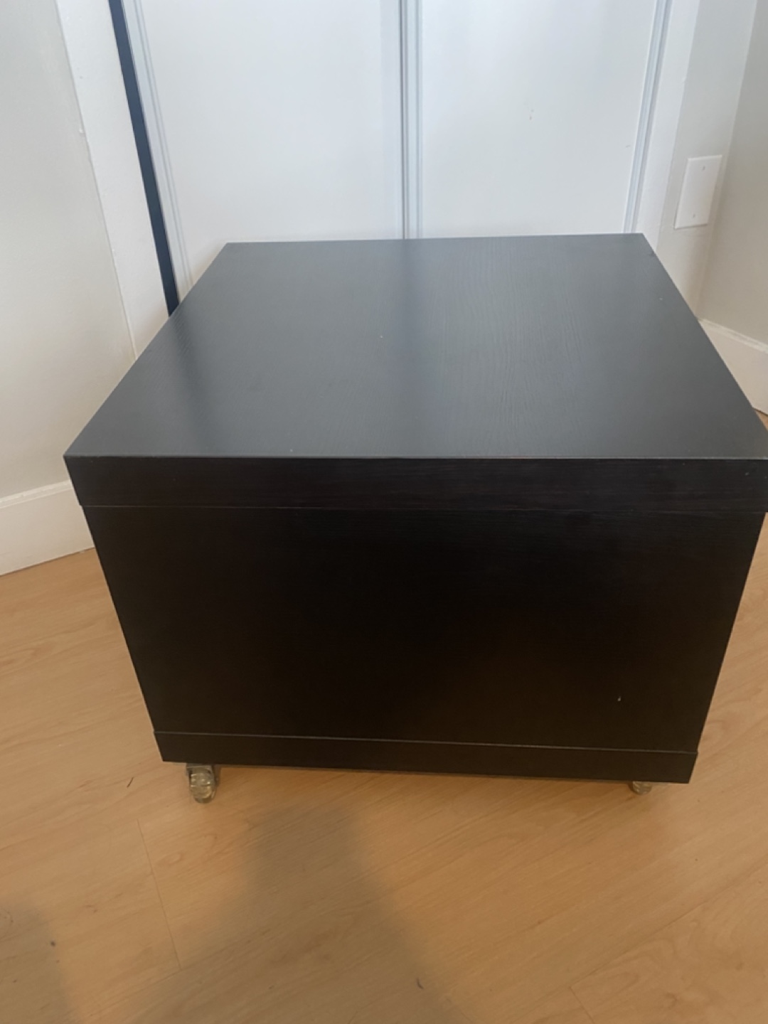 Small table or stand with wheels - photo 2