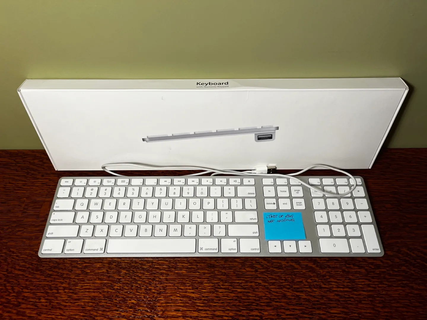 Apple Mac mini (2012) / 2 SSDs / 8GB RAM / Keyboard/Mouse/Remote image indicator(7)