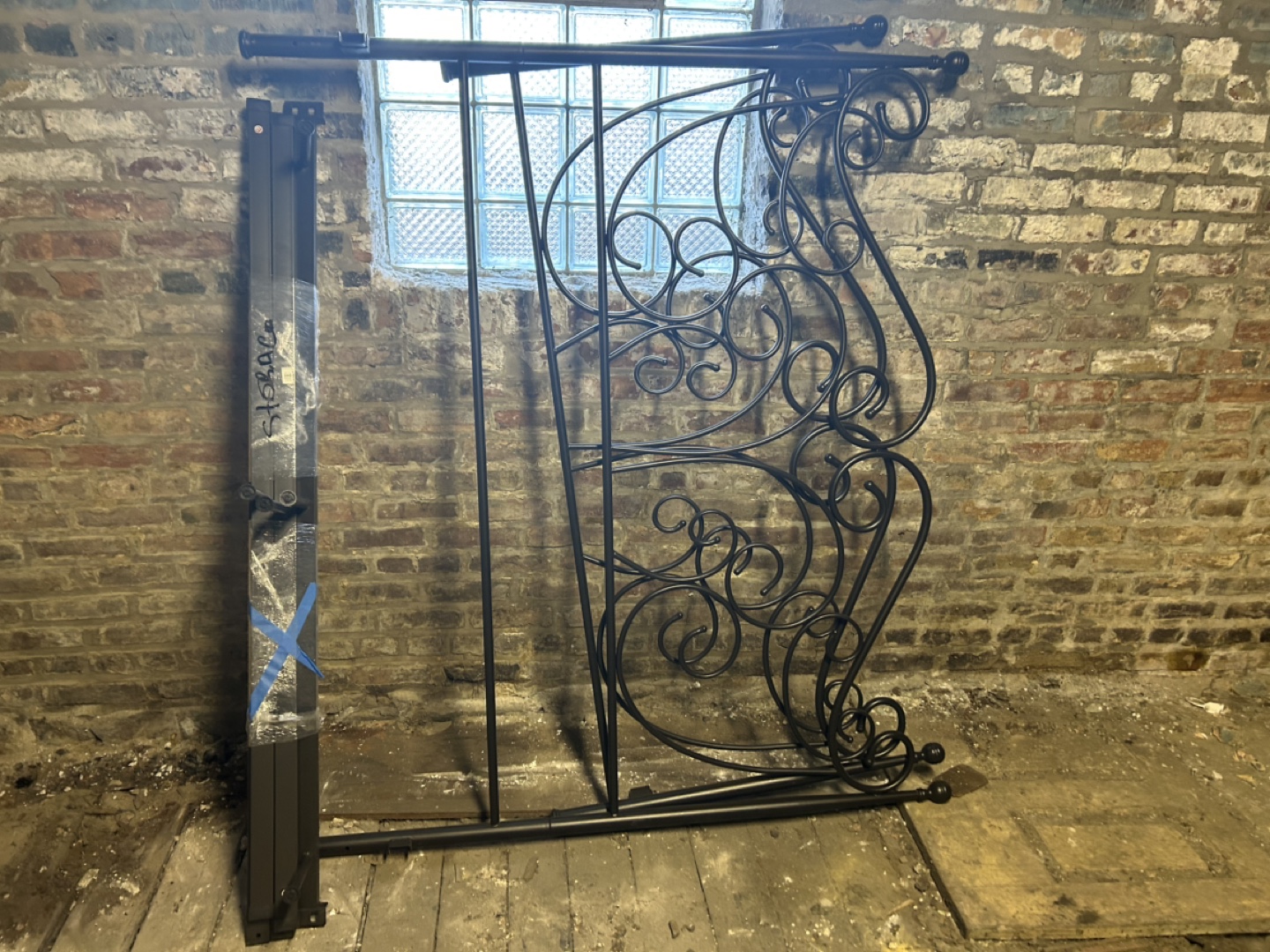 Black Metal Headboard Queen Size - photo 3