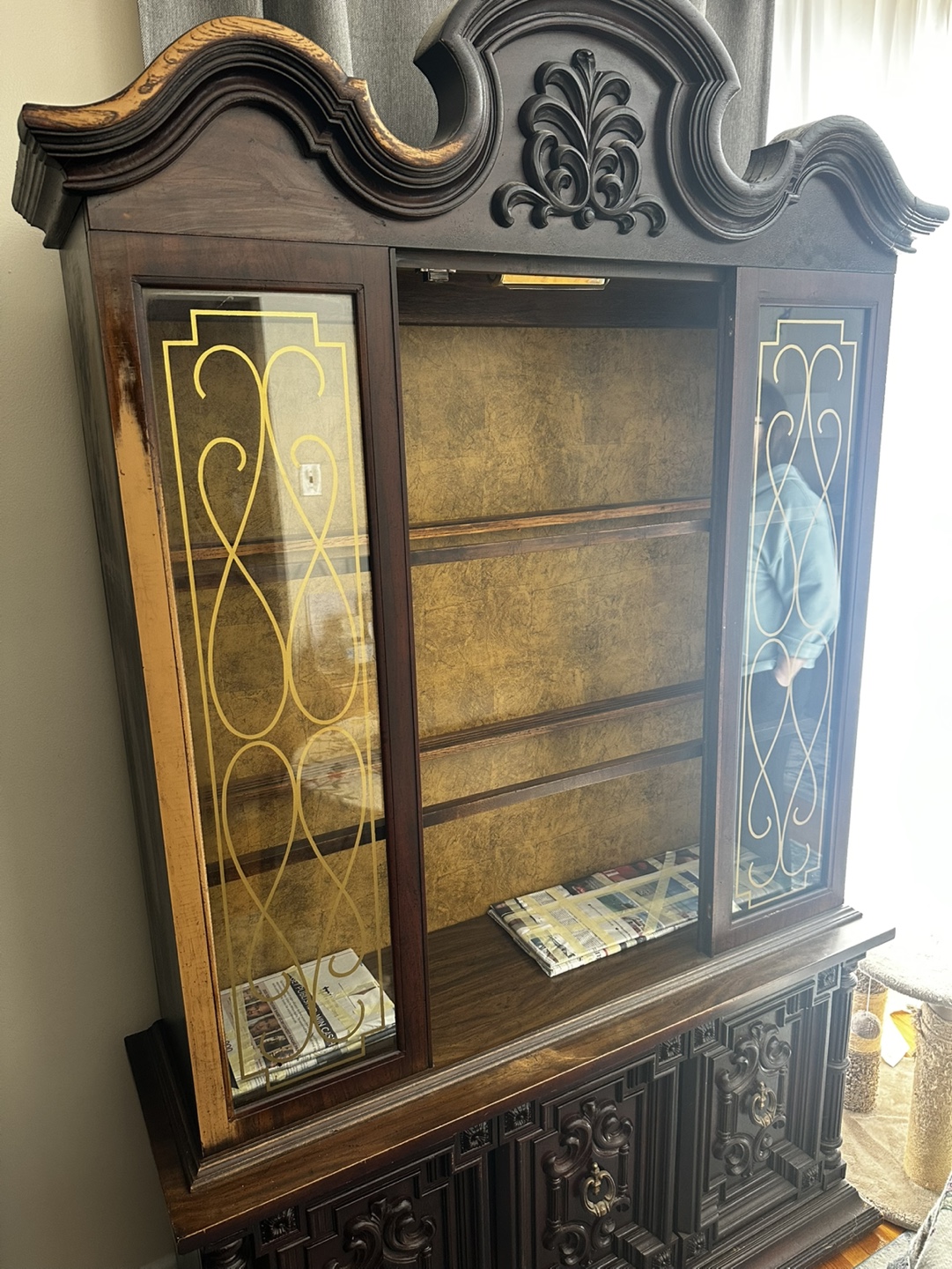 FREE Vintage two piece hutch - photo 3