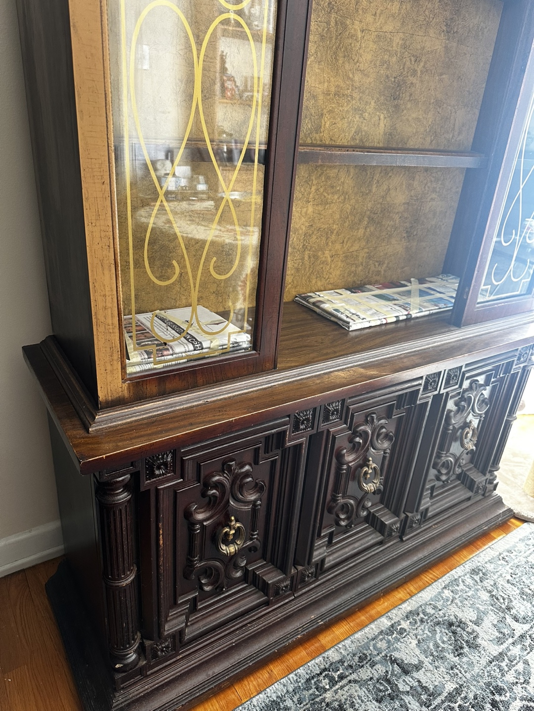 FREE Vintage two piece hutch - photo 4