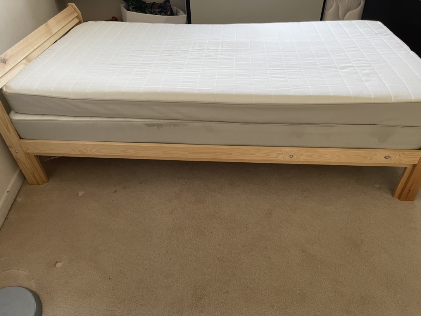 Bed frame and mattress - photo 3