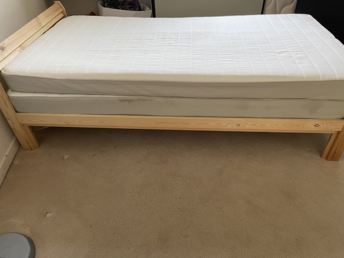 Bed frame and mattress - photo 4