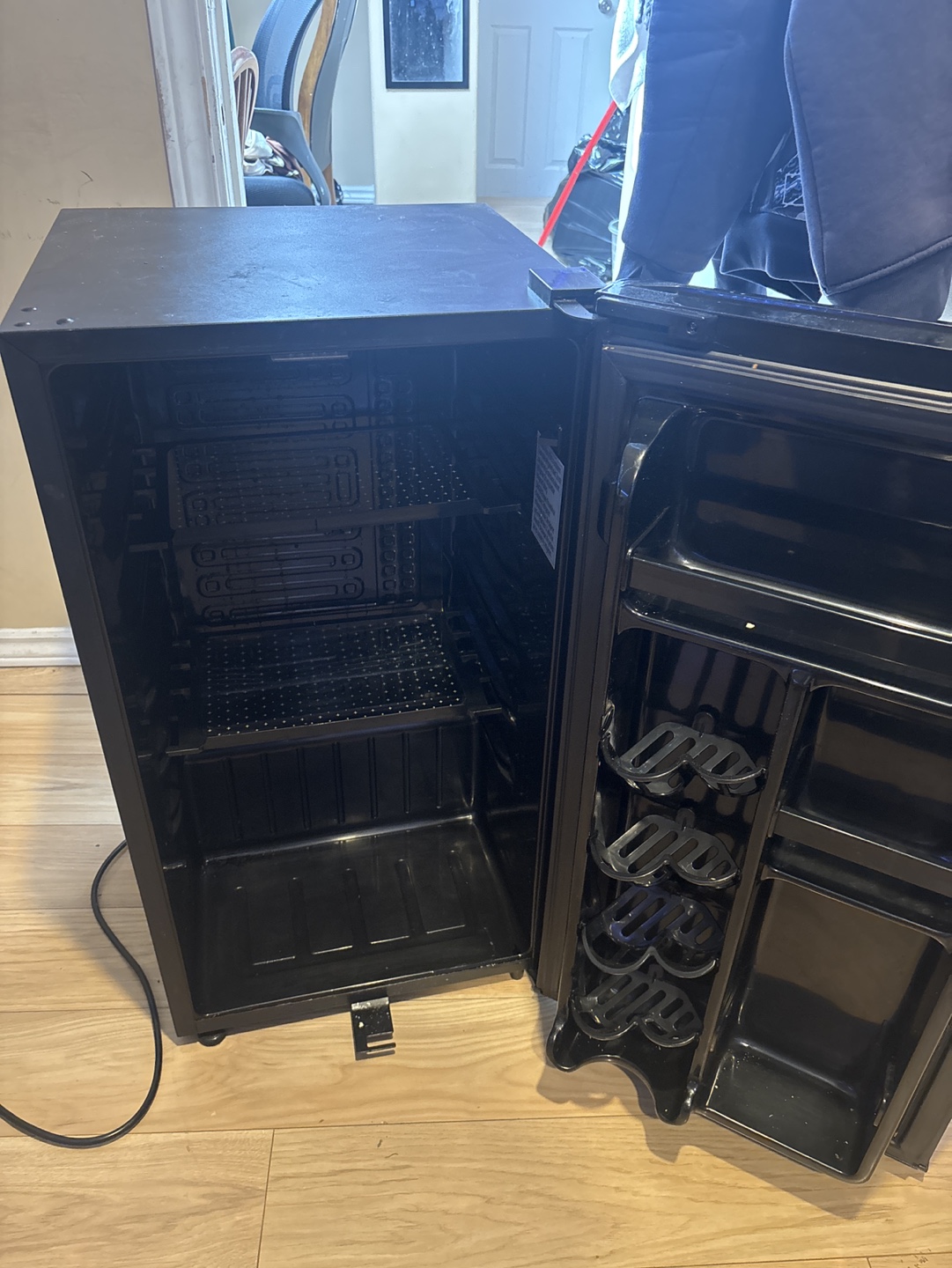 Vido 4.5 cu. ft. Compact Refrigerator - photo 3
