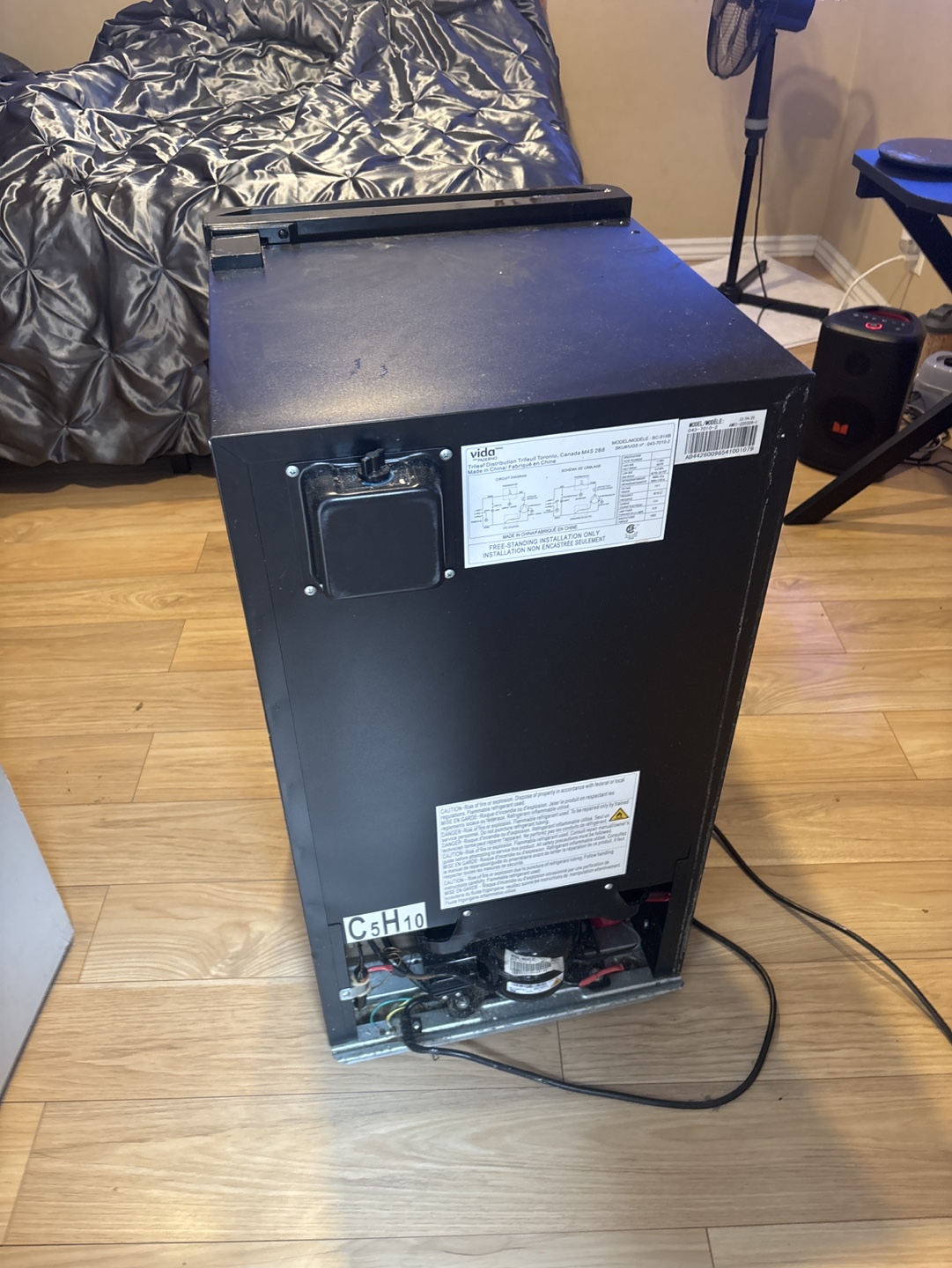 Vido 4.5 cu. ft. Compact Refrigerator - photo 2