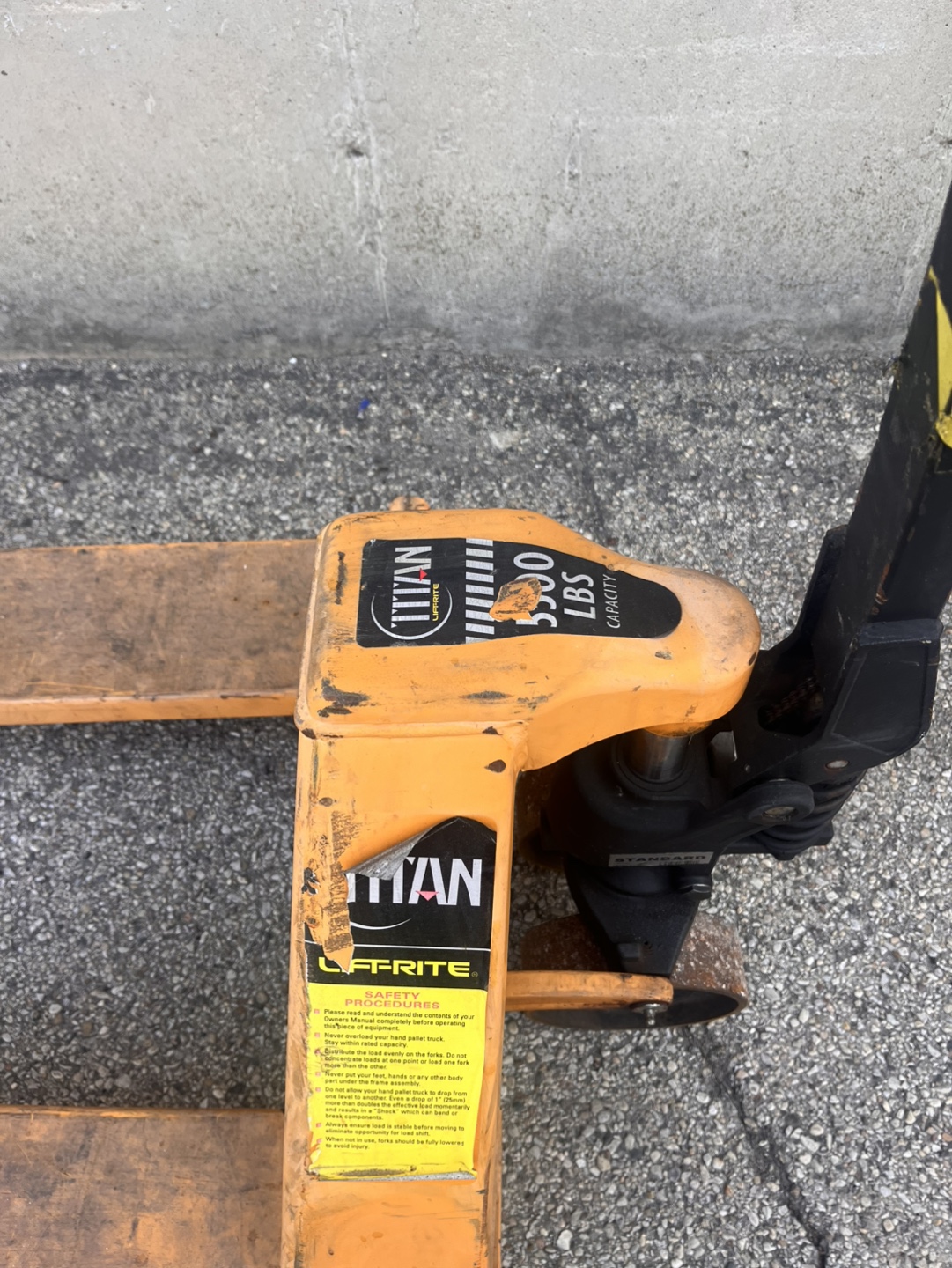 Titan 3500 lbs Capacity Hand Pallet Truck - photo 3