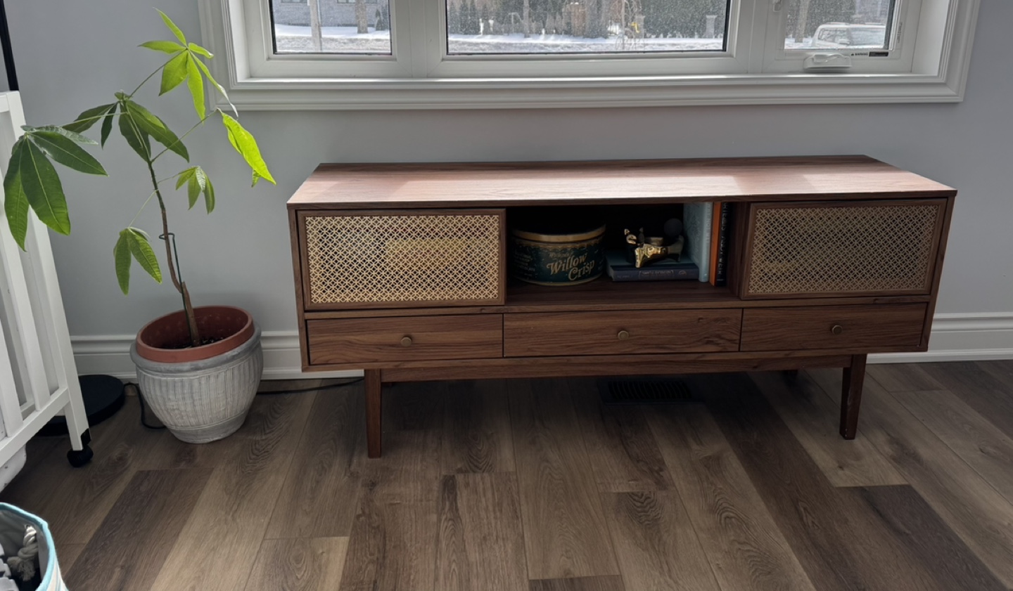 Walnut Modern Wood TV/Media Console\Stand