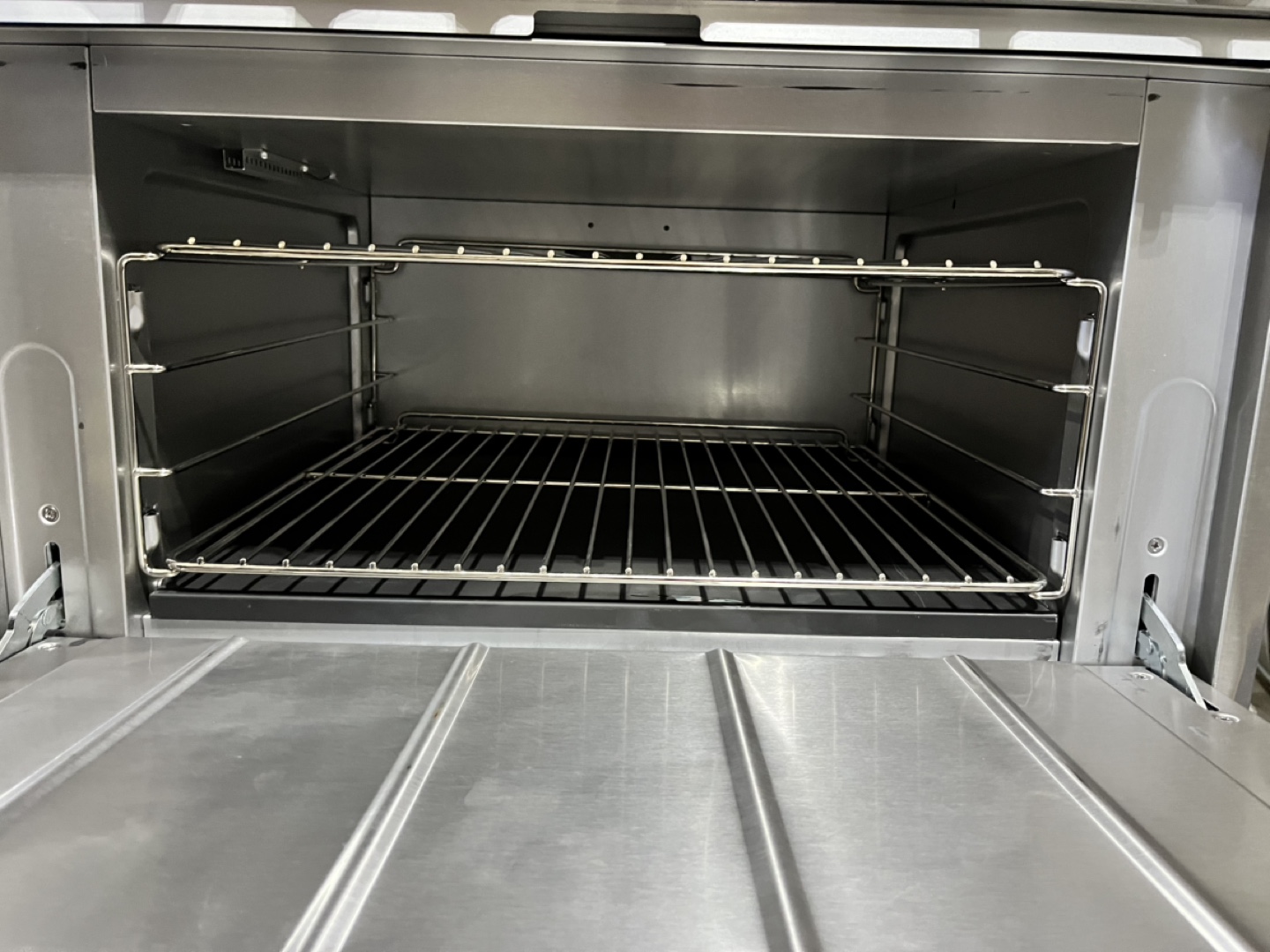 MoTak MR6-C-S 36" 6 Burner Gas Range with Standard Oven - photo 3
