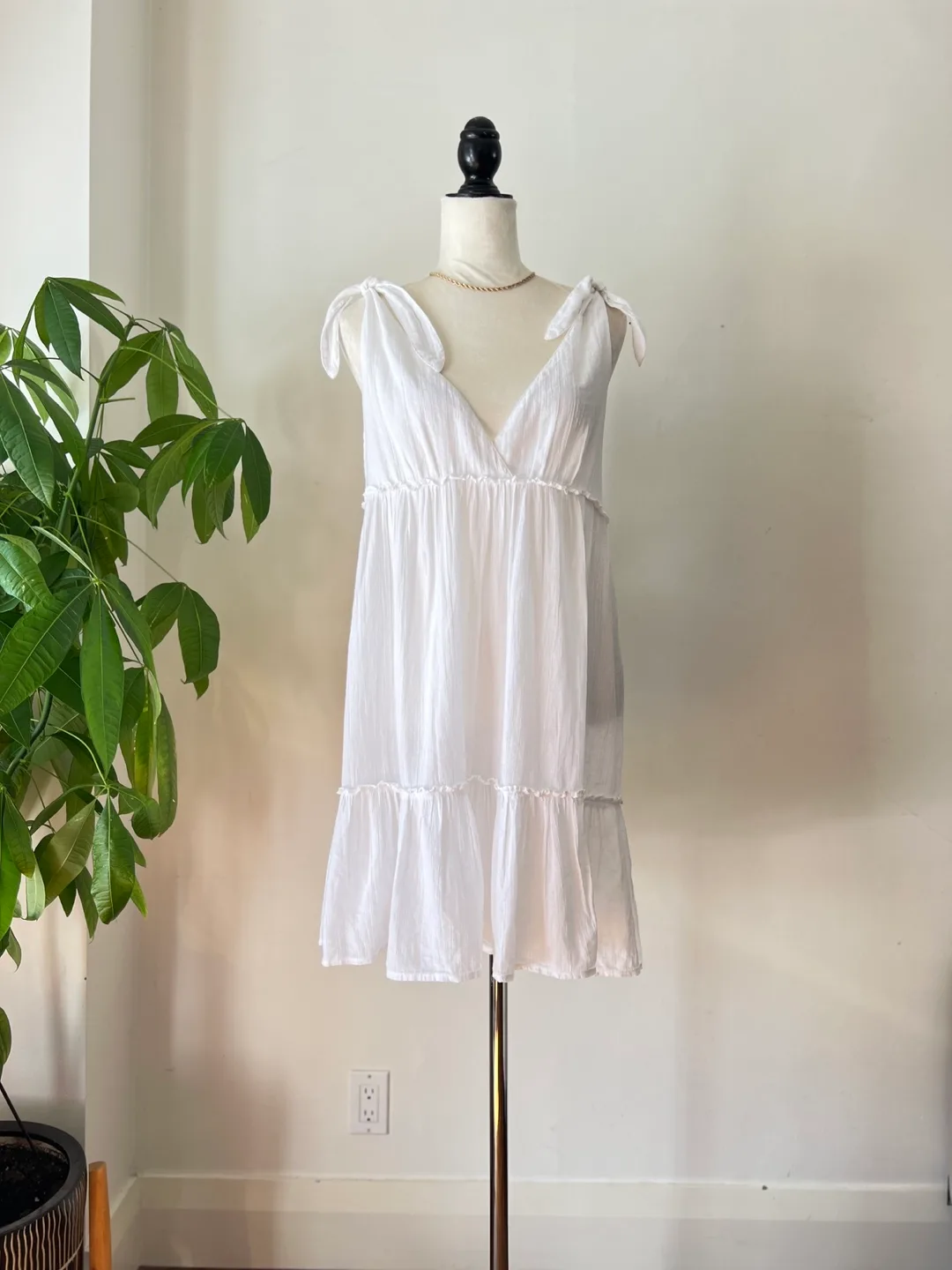 Gorgeous white baby doll style dress with shoulder ties image indicator(2)