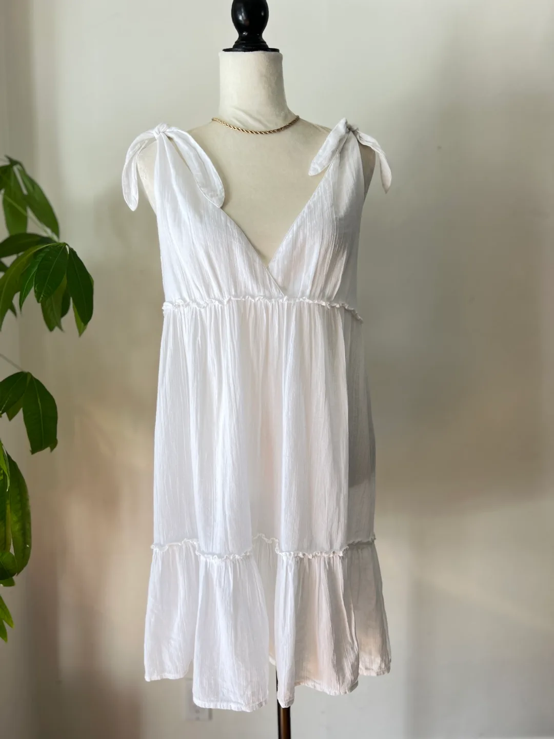 Gorgeous white baby doll style dress with shoulder ties image indicator(3)