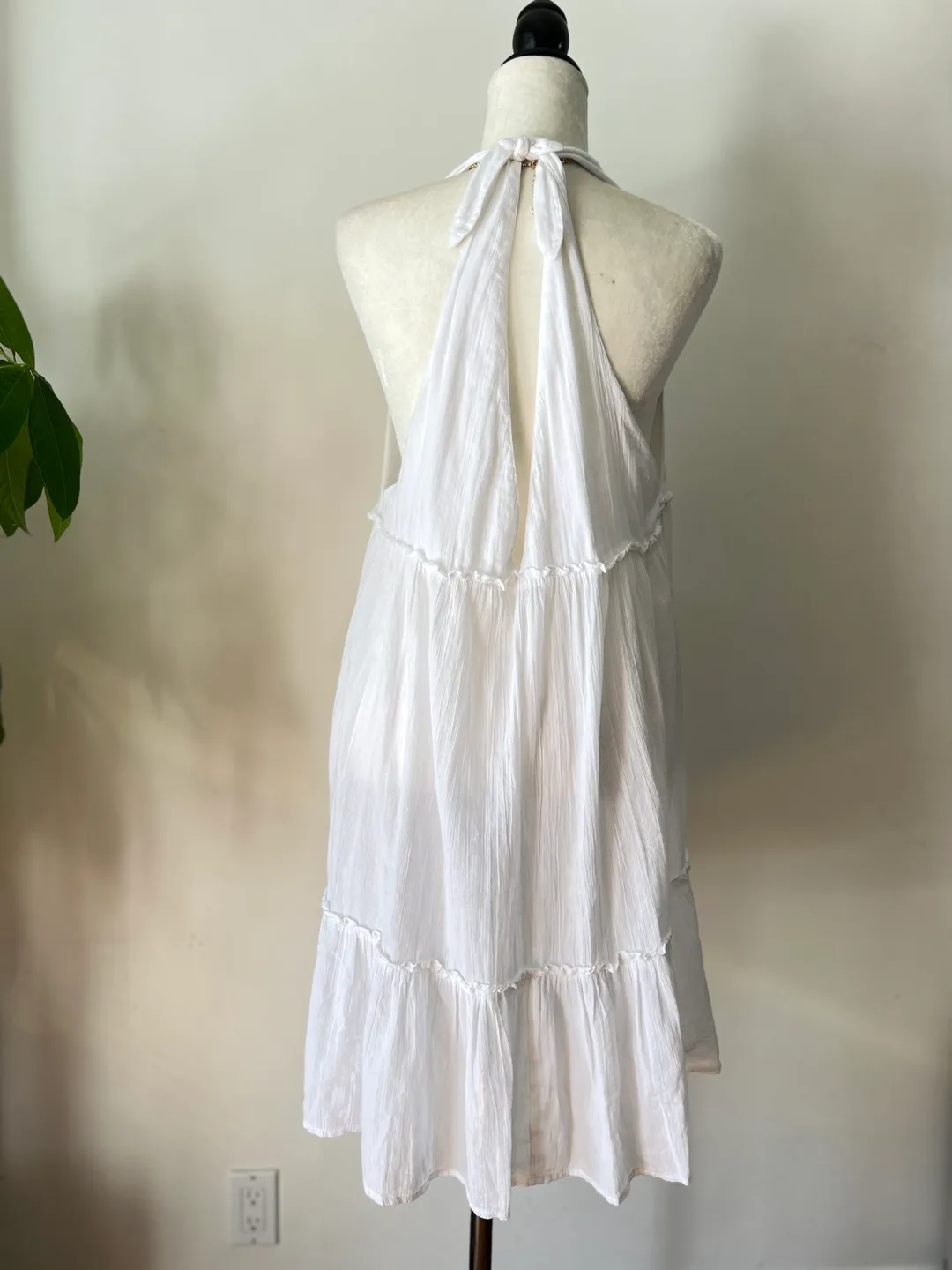 Gorgeous white baby doll style dress with shoulder ties image indicator(5)
