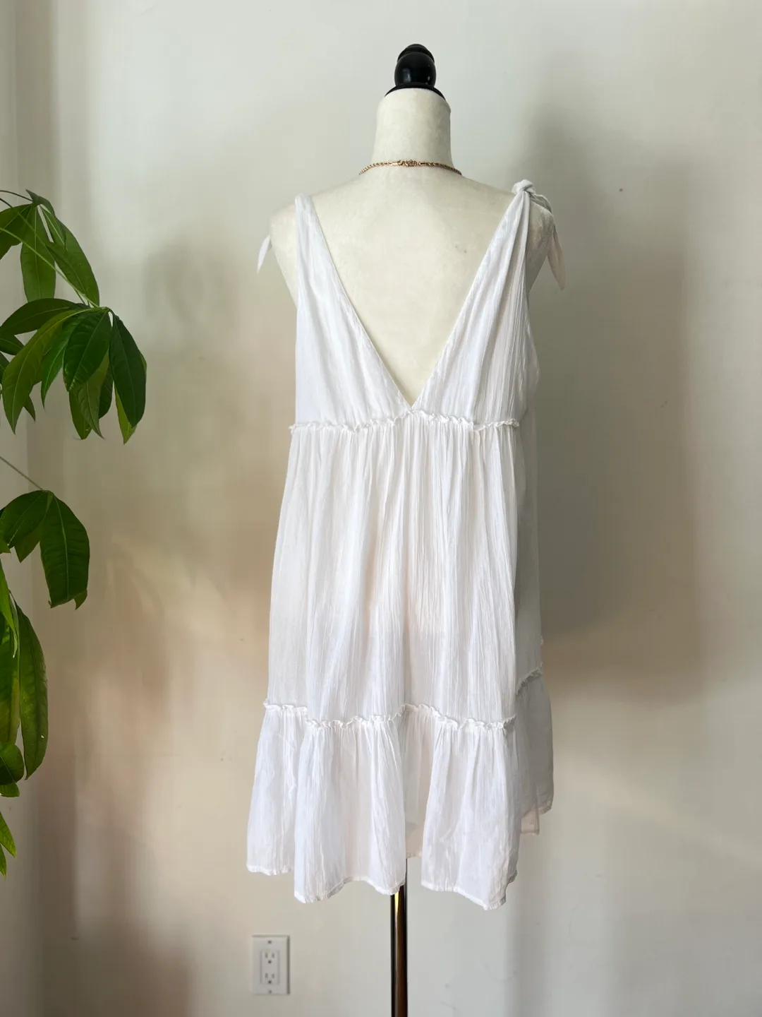 Gorgeous white baby doll style dress with shoulder ties image indicator(9)