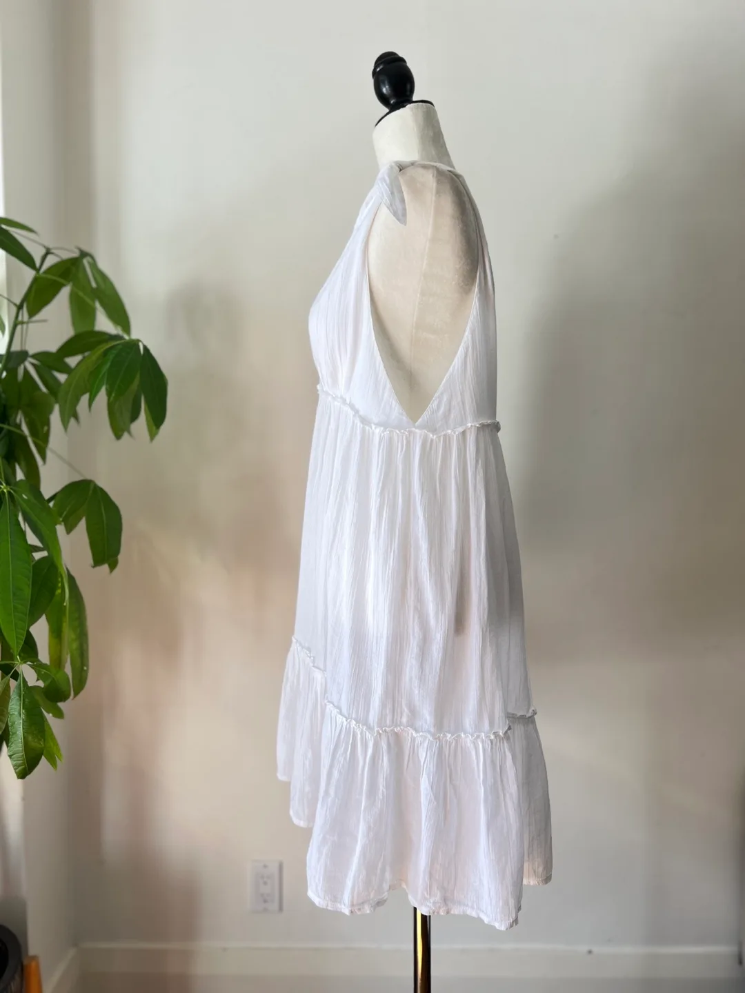 Gorgeous white baby doll style dress with shoulder ties image indicator(8)