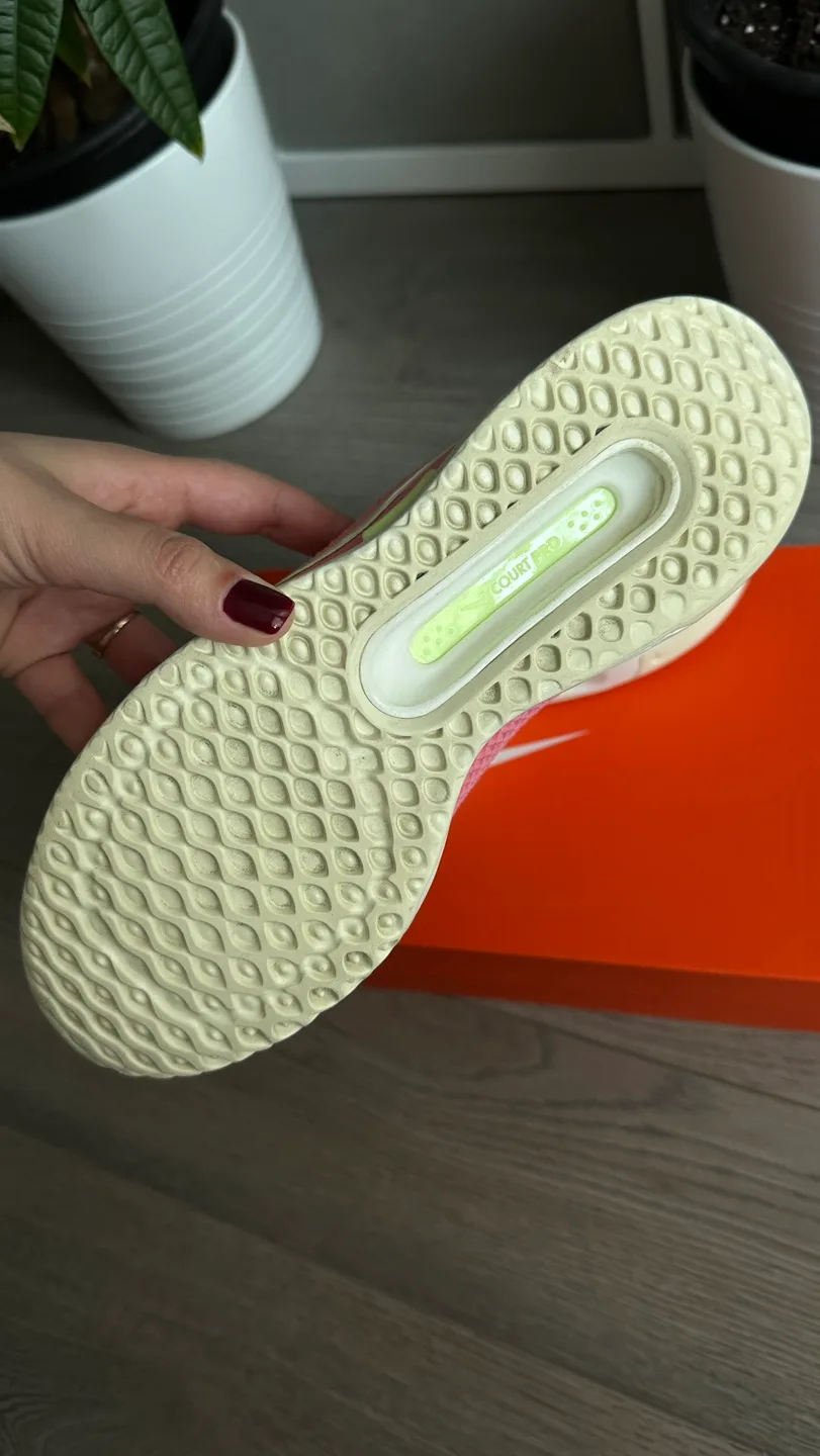 Nike Tennis Court Women's Sneakers - Size 8 image indicator(4)