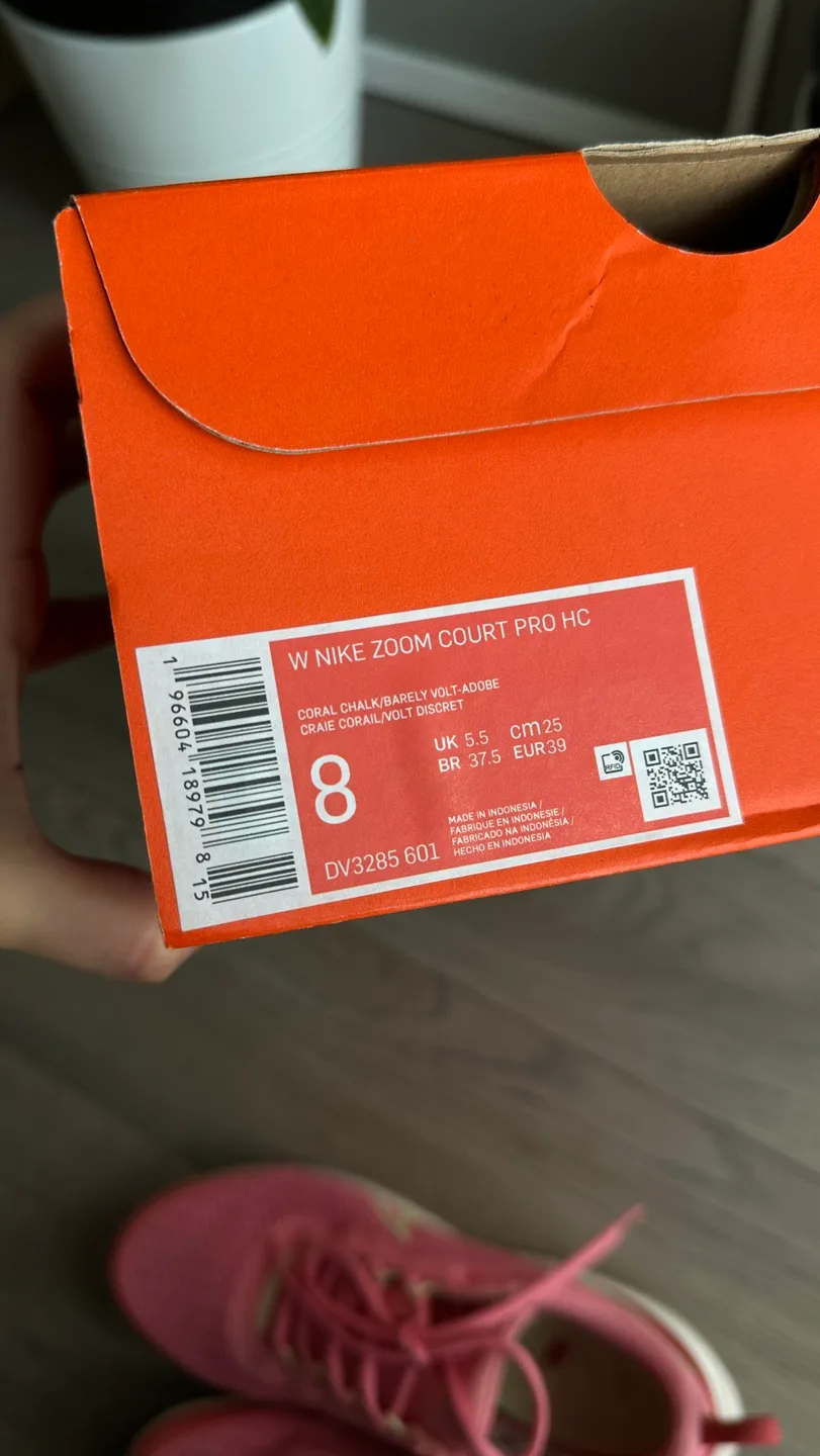 Nike Tennis Court Women's Sneakers - Size 8 image indicator(6)