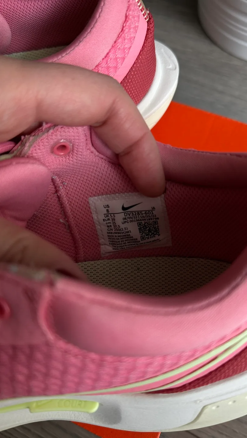 Nike Tennis Court Women's Sneakers - Size 8 image indicator(5)