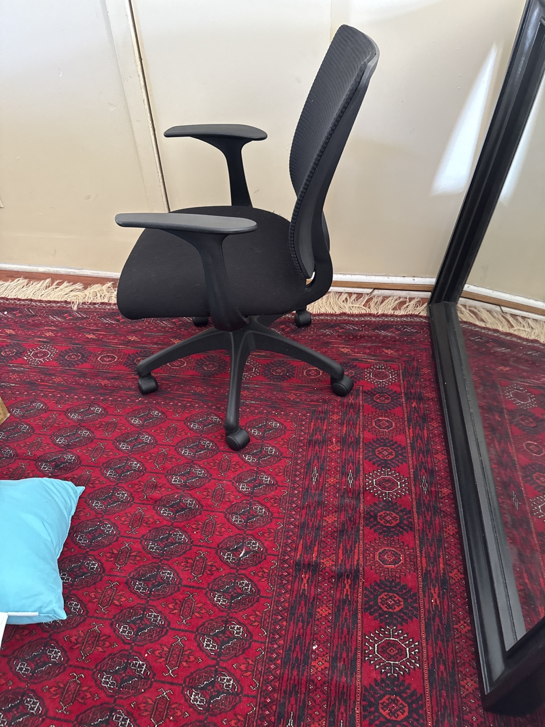 Black Mesh Office Chair - photo 2