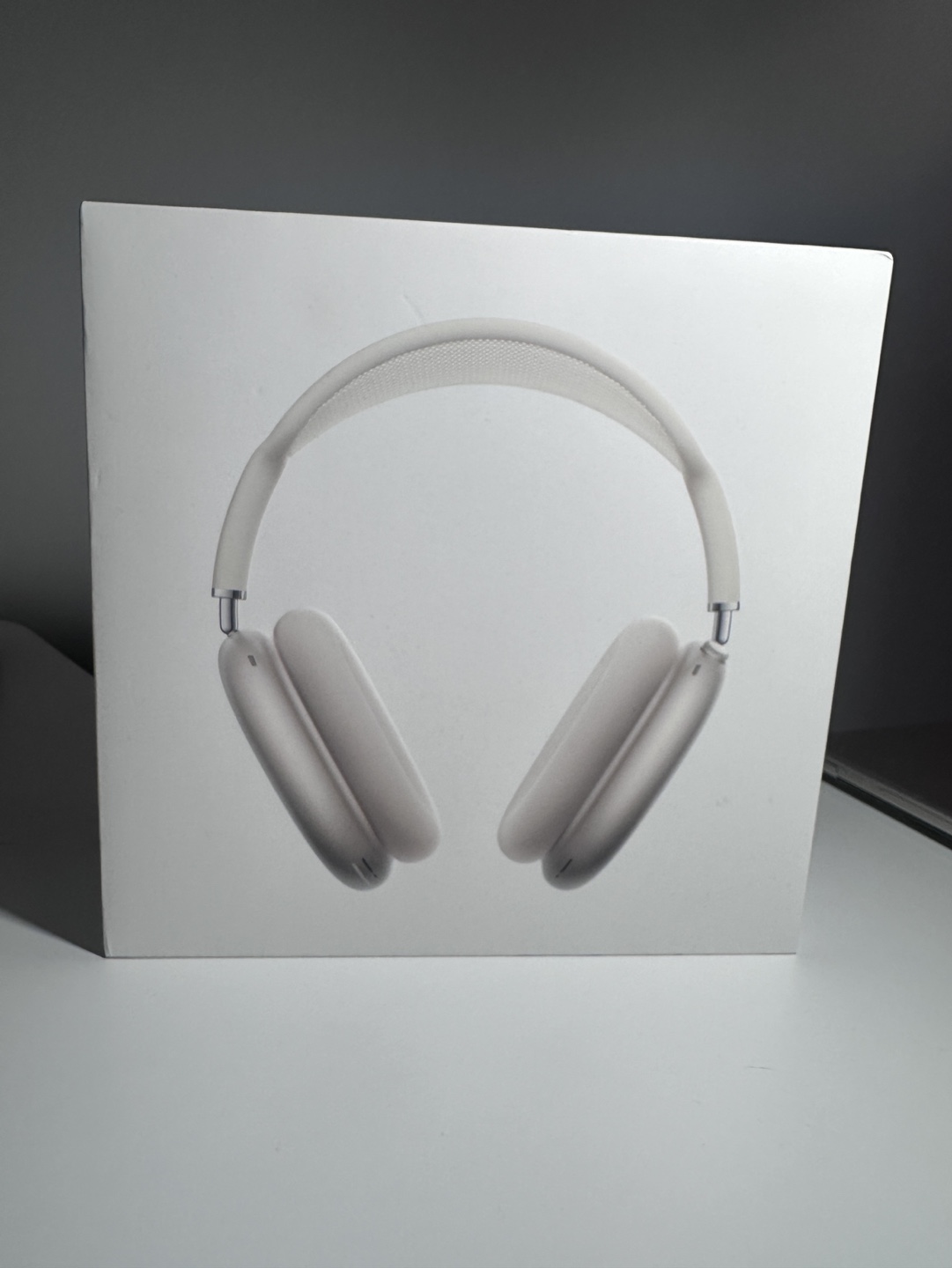 100% Brand new Apple airpods max white