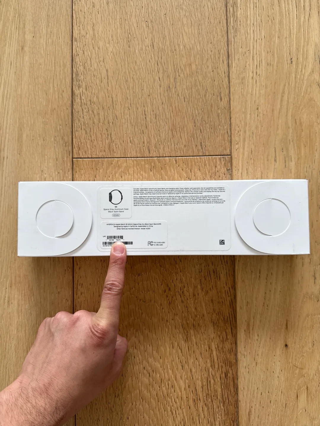 New Apple Watch SE, Space Grey, Black Sport Band - 41mm image indicator(2)