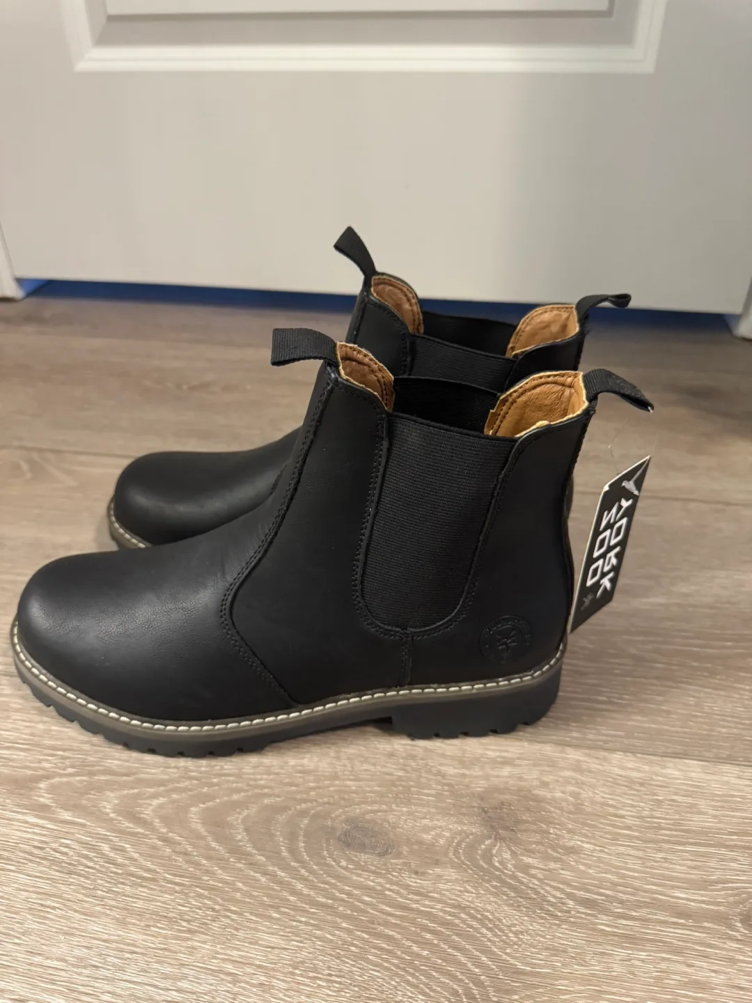 NWT Zoo York Black Leather Chelsea Boots (Size 10 US) thumbnail