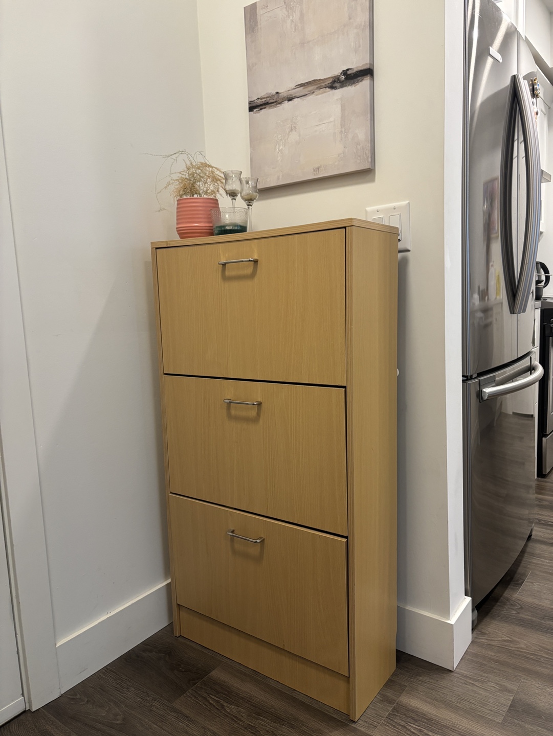 Shoe cabinet