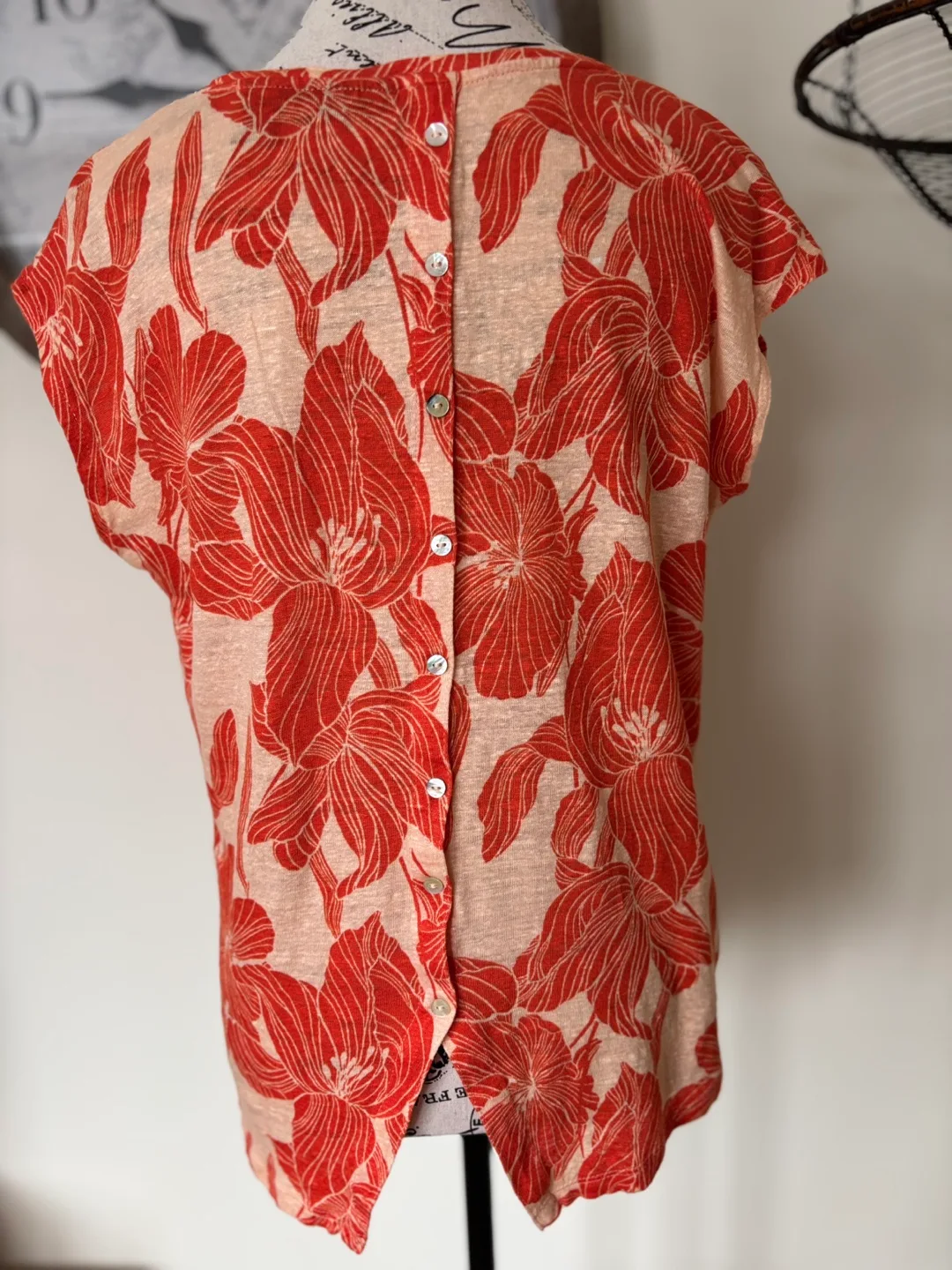 Tahari 100% Linen Orange Floral Top, Size L image indicator(9)