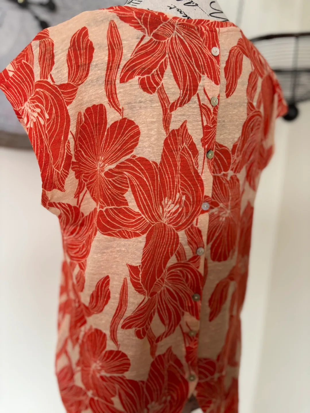 Tahari 100% Linen Orange Floral Top, Size L image indicator(8)