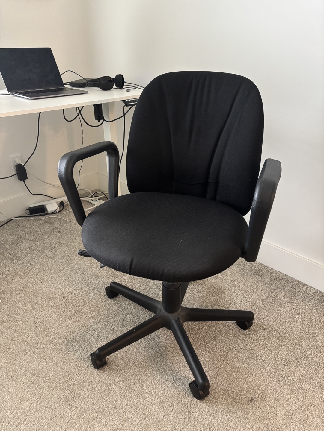 Swivel office chair