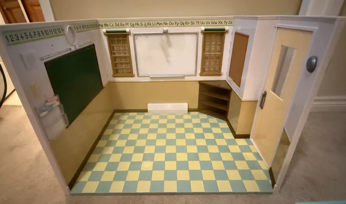 My Generation School House with accessories image indicator(4)