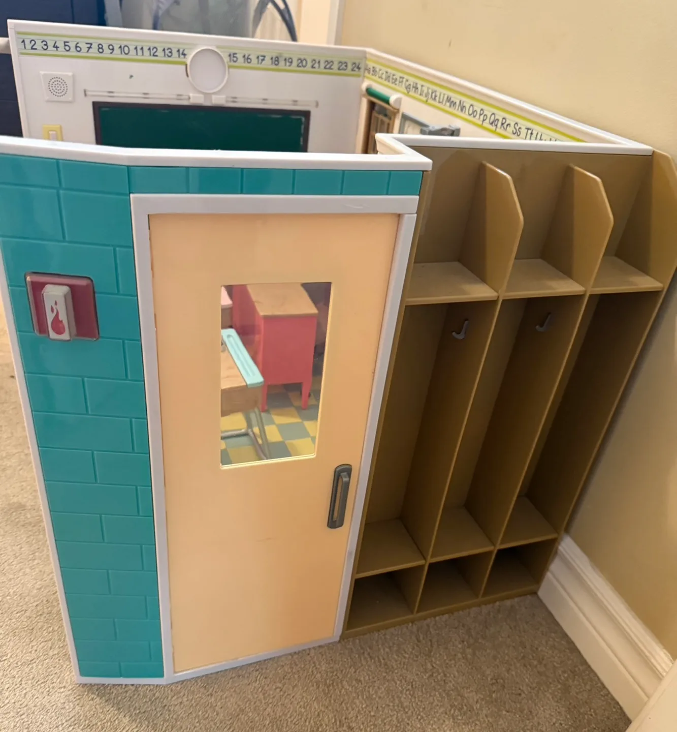 My Generation School House with accessories image indicator(3)