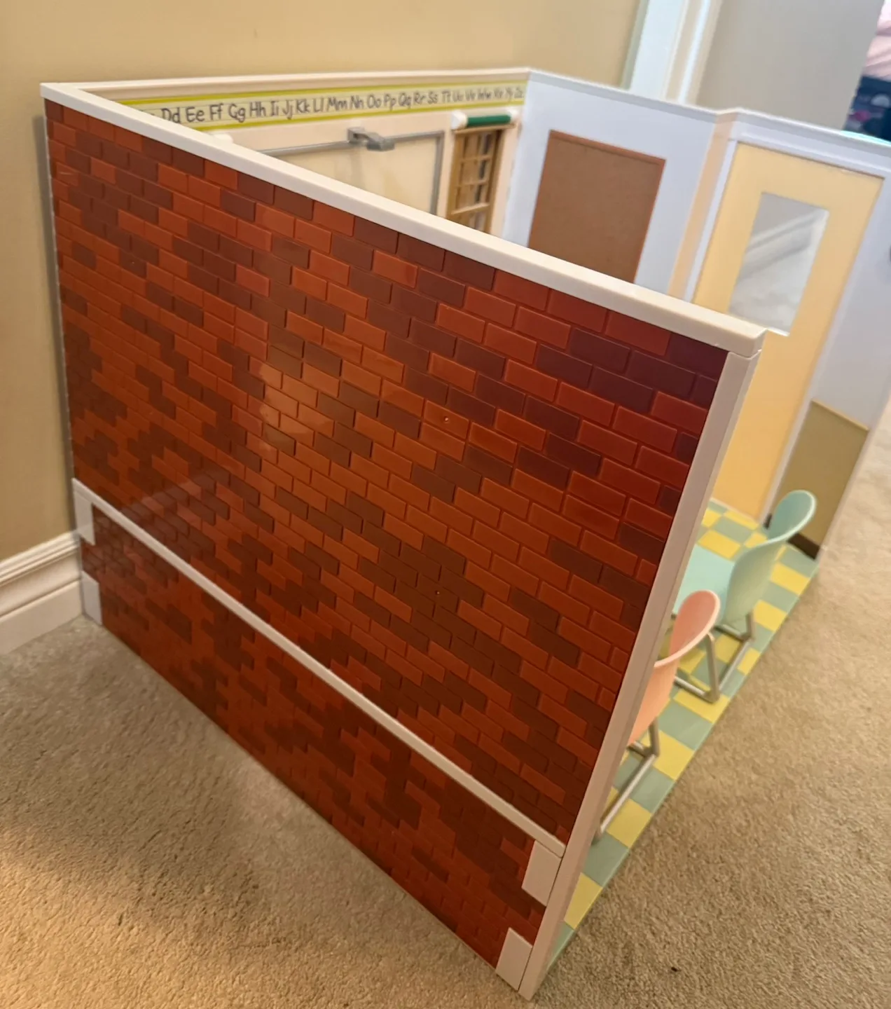 My Generation School House with accessories image indicator(2)