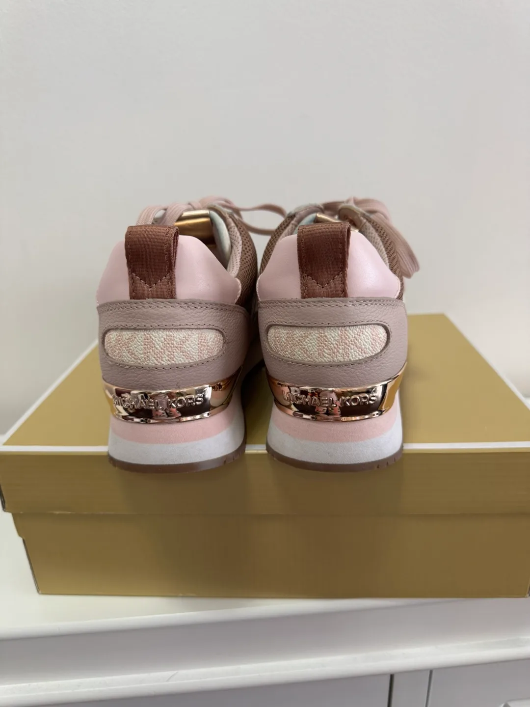 Michael Kors Shoes - Size 8M - Soft Pink/Rose Gold image indicator(2)