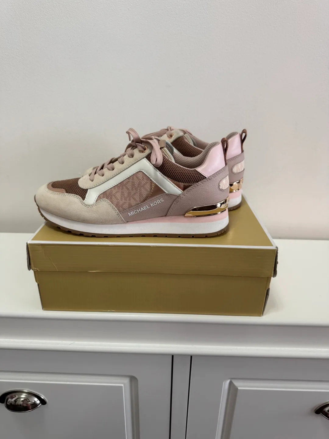 Michael Kors Shoes - Size 8M - Soft Pink/Rose Gold image indicator(3)