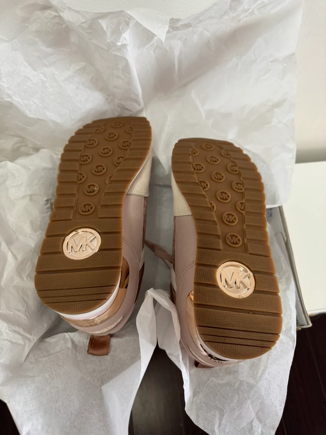 Michael Kors Shoes - Size 8M - Soft Pink/Rose Gold image indicator(6)