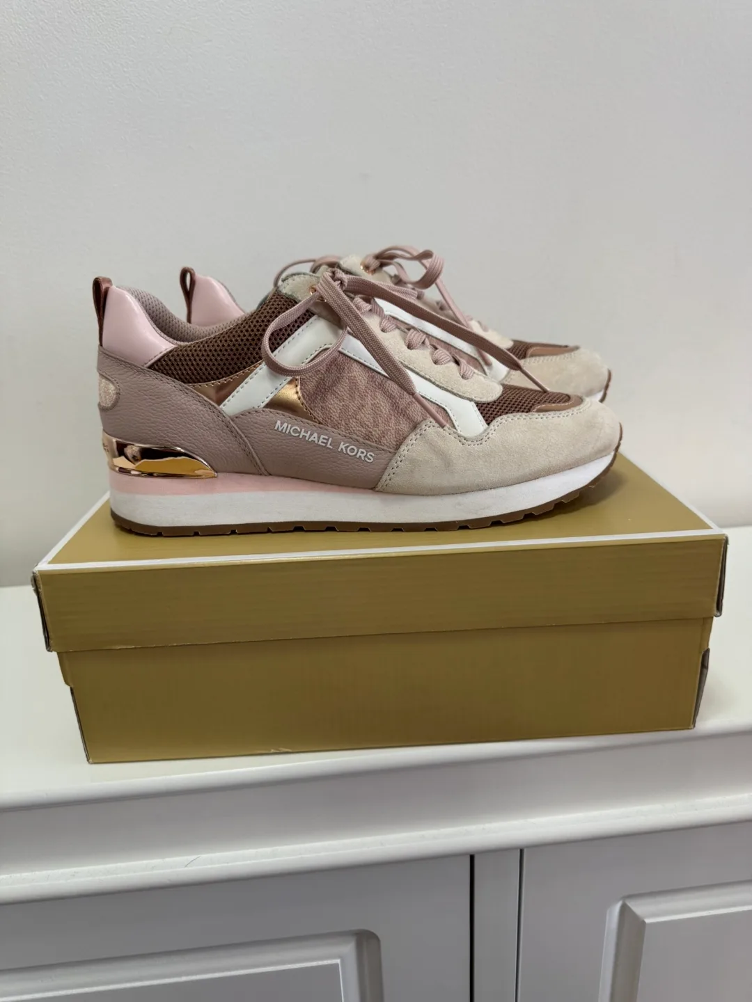 Michael Kors Shoes - Size 8M - Soft Pink/Rose Gold image indicator(7)