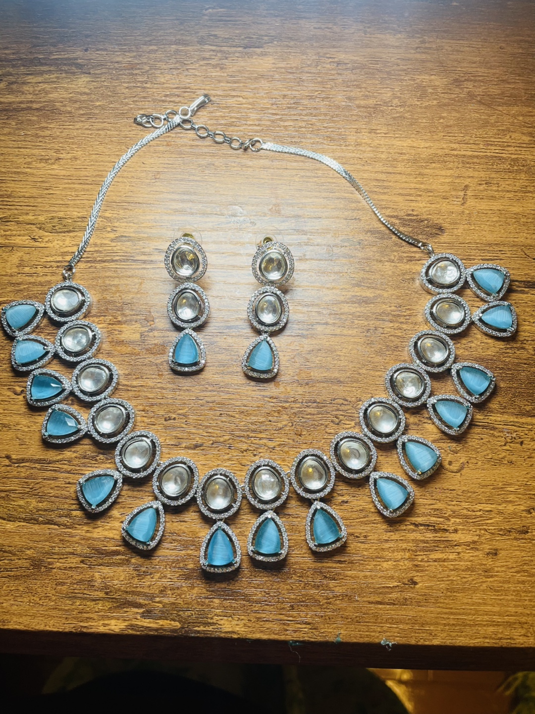 Beautiful Kundan Necklace Set with Matching Earrings