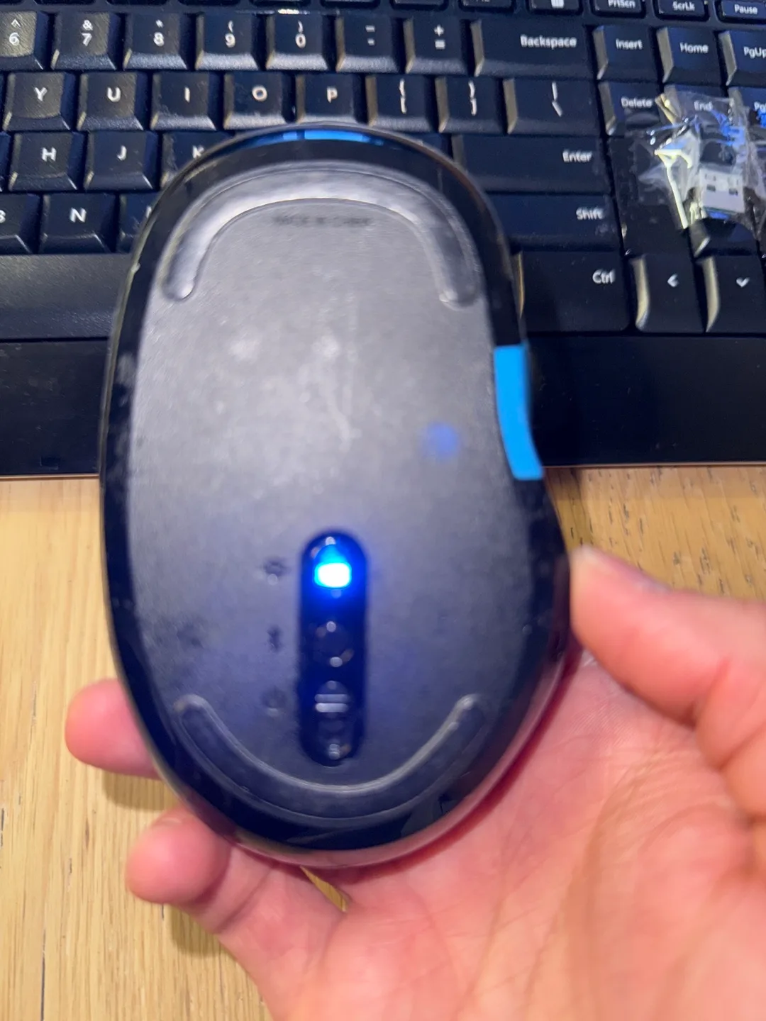 Microsoft Wireless Keyboard 850 and Mouse Combo image indicator(3)