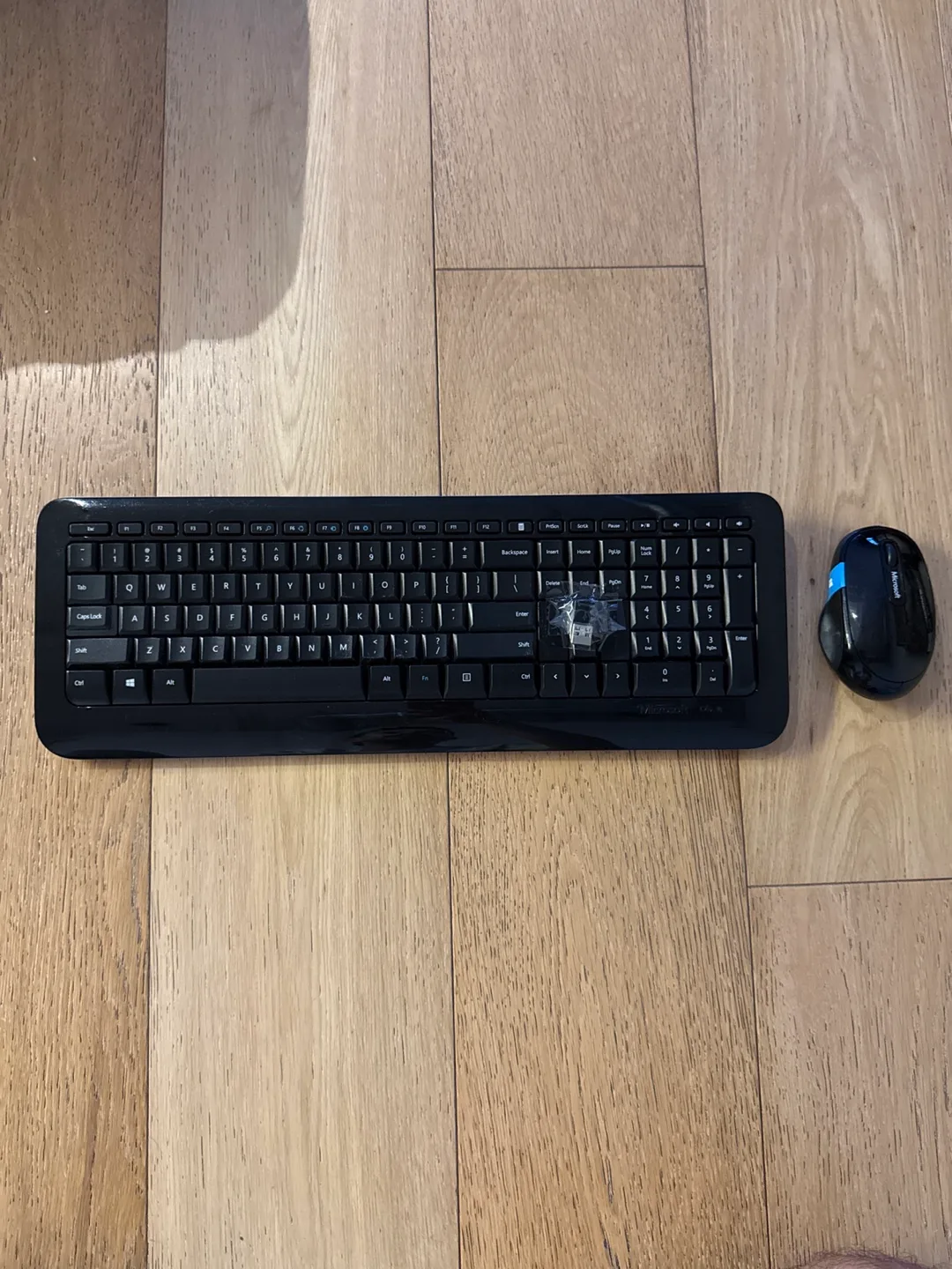 Microsoft Wireless Keyboard 850 and Mouse Combo image indicator(4)