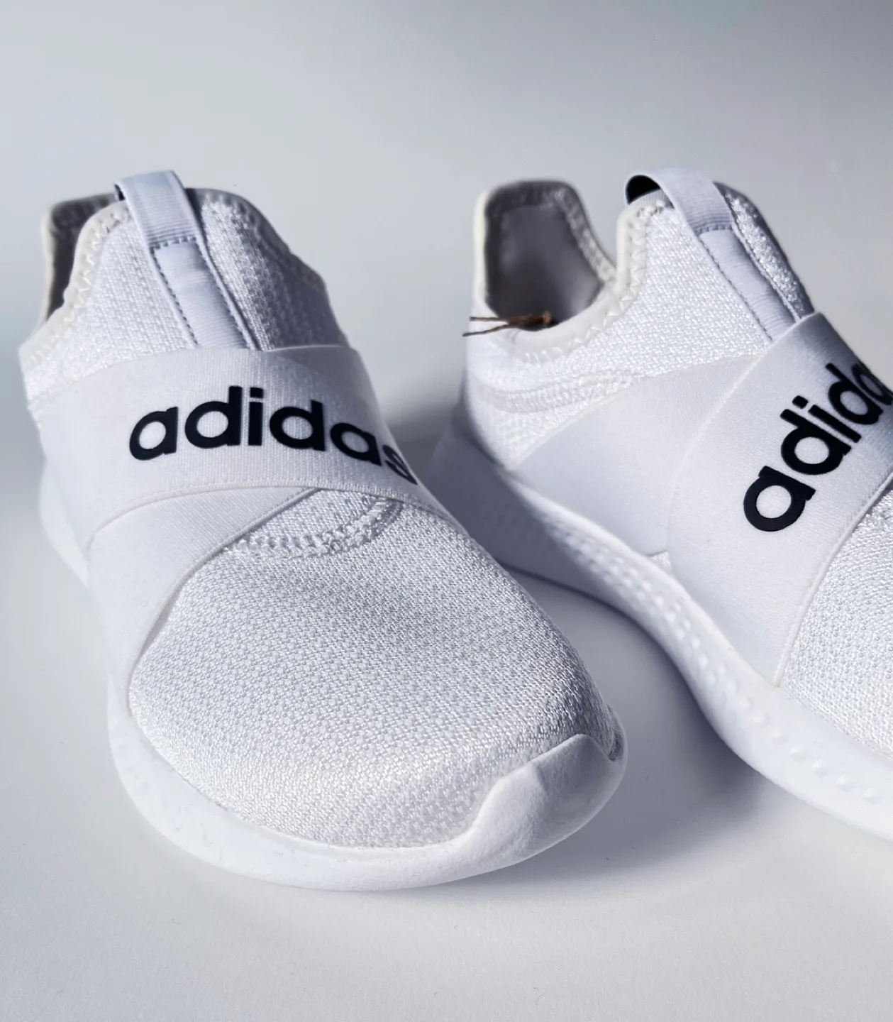 Super Comfortable Adidas Women’s White Workout Sneakers image indicator(4)