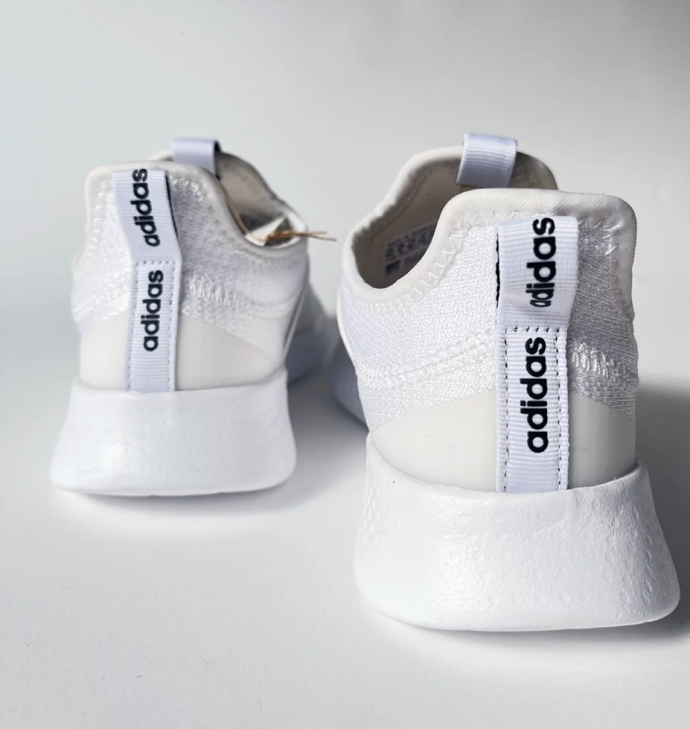 Super Comfortable Adidas Women’s White Workout Sneakers image indicator(3)