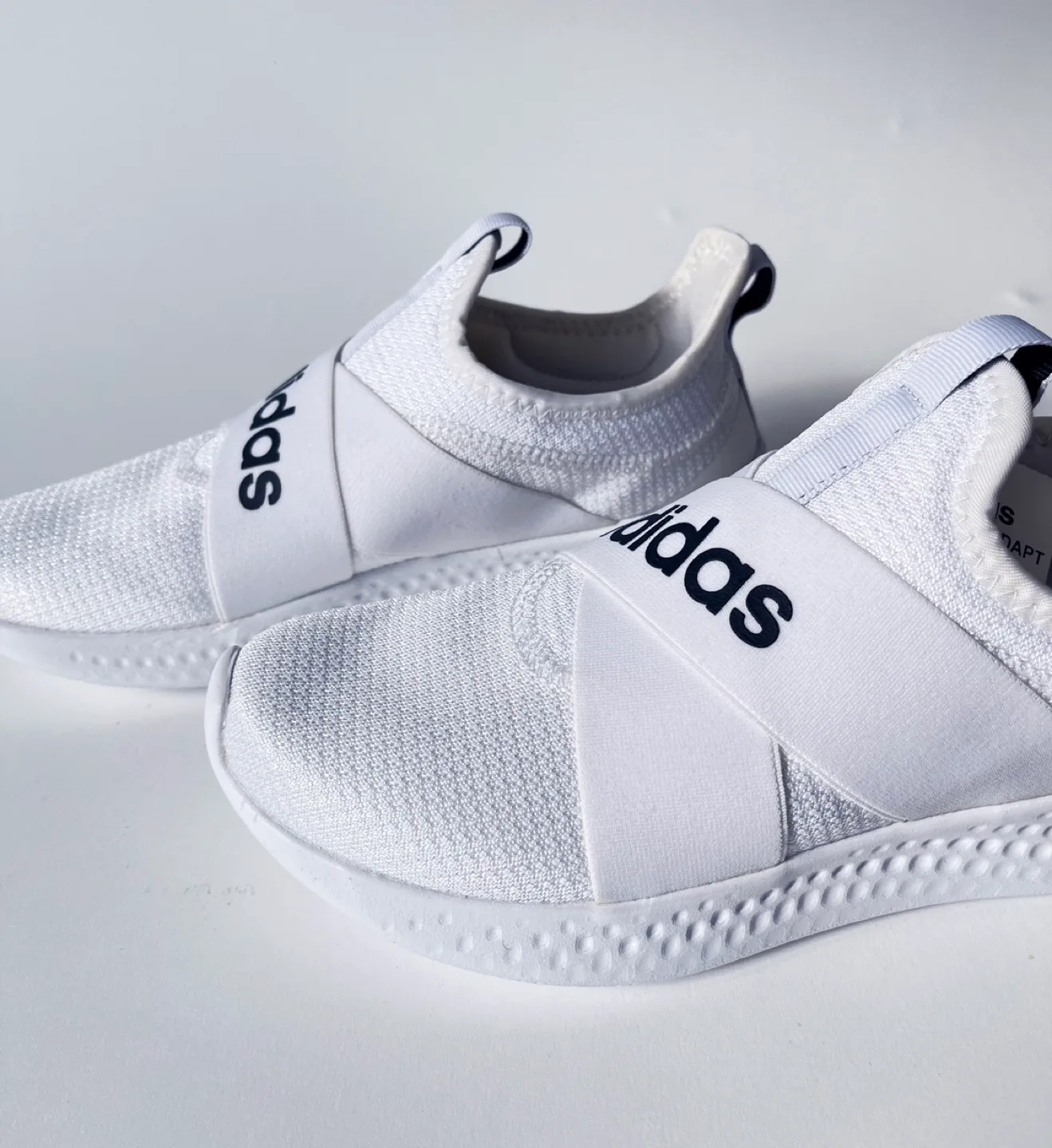 Super Comfortable Adidas Women’s White Workout Sneakers image indicator(2)